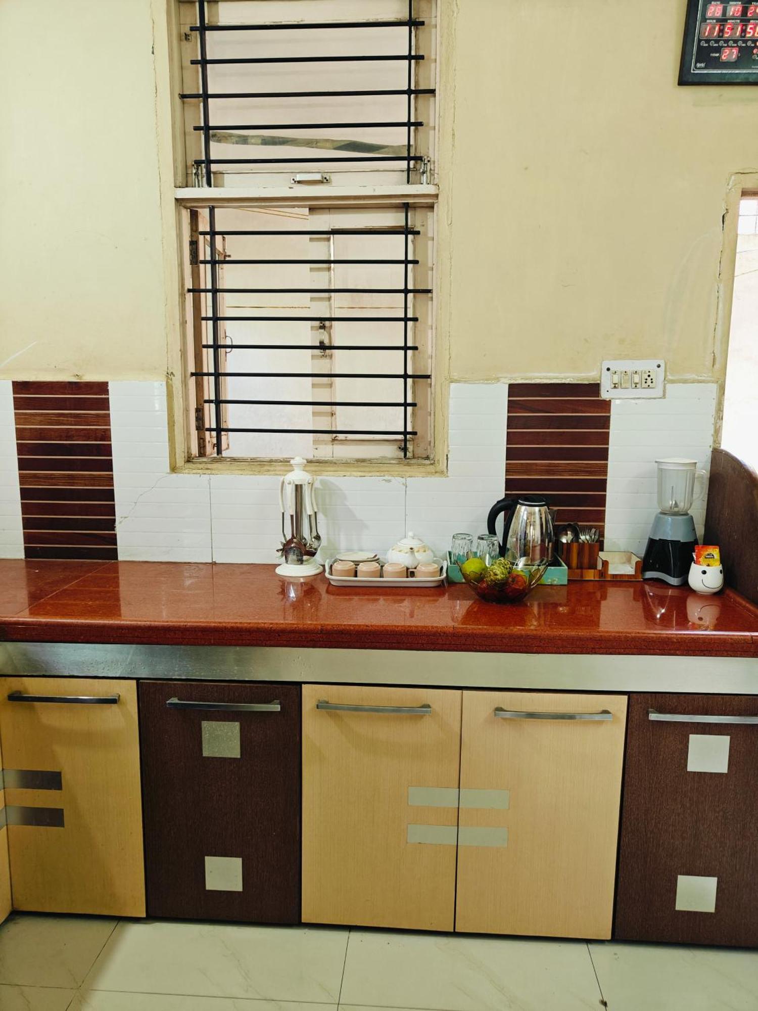 Ava Homestay Индор Екстериор снимка